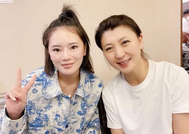 闫学晶丑闻再曝！一人已被拘留，婚变内幕被扒，亲手拔父亲氧气管