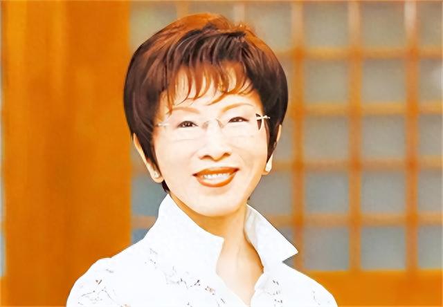 中方举办国宴欢迎贵宾，洪秀柱被安排在主桌迎客，与港澳特首同席