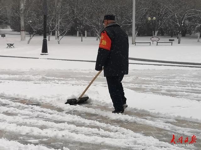 雪落平城!一场“认真的初雪”,给大同裹上冬日白纱~