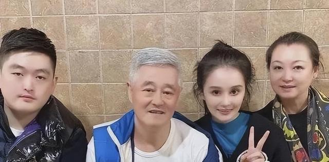 赵本山长子赵铁蛋因病去世，女儿成网红，上亿家产花落谁家?