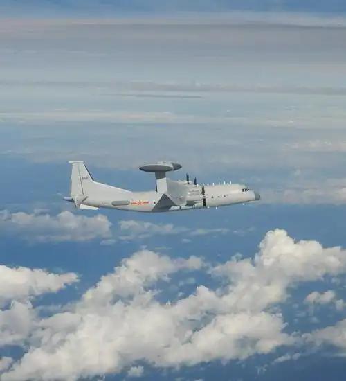 大陆动真格了？空警500飞越海峡西部，岛内乱做一团，台当局沉默