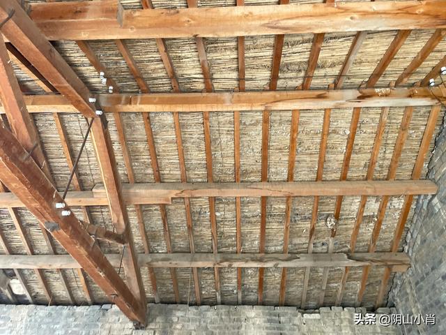 固阳银号镇，达茂旗额尔登敖包苏木、百灵庙镇夹皮沟田野考察笔记