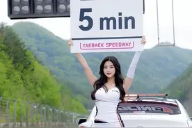 最美车模：这是一位一眼心动的女神！性感可爱又撩人！图片