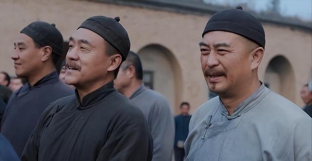 钱再多有什么用！55岁张嘉译现状曝光！病情严重到连走路都站不直