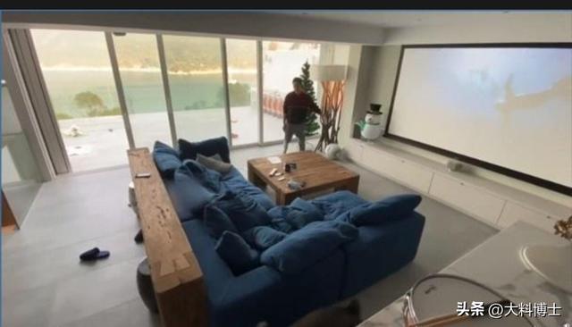 陈伟霆爱人北京豪宅晒照，何穗产后腰细身瘦，陈妈妈来京看孙子