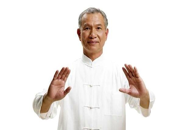 练太极累肩酸疼？别死磕招式！3个“反常识细节”，比打百遍轻松