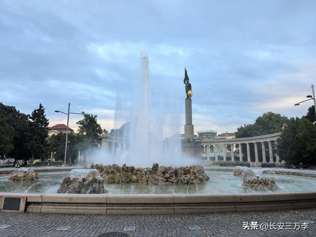 欧洲行第7天：参观世界文化遗产梅尔克修道院，逛维也纳和美景宫