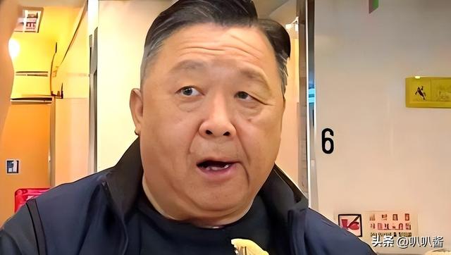 出名后出轨保姆，气死原配，如今77岁的他晚景凄凉，子女与其割席