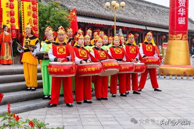 国庆长假首日，洪洞大槐树 “红” 透了！