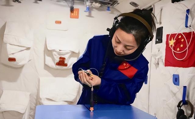女航天员在太空中，怎么能保护自己的隐私？航天女英雄牺牲太大了