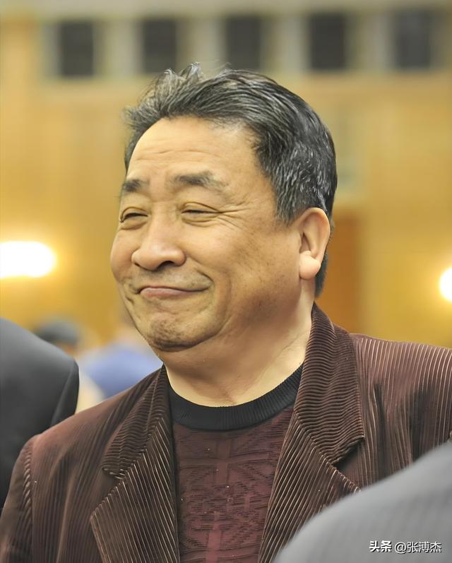 75岁的姜昆没有想到：女儿46岁仍旧没有结婚，养子倒成了他的骄傲