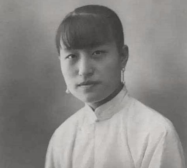 蒋介石有多风流？贴身秘书晚年说出真相，宋美龄的做法令人叫绝