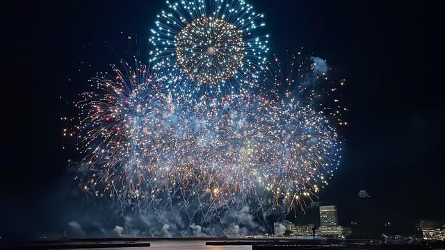 20句现场看烟花发朋友圈的唯美句子，让你的朋友圈瞬间亮起来！