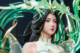 裙子开到大腿根，柳神雕像竟然有小肚子，网友：对味了！图片