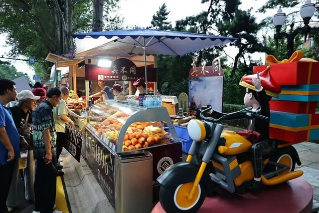 339.6万人点赞“向新”，文化与烟火点亮城市夜晚