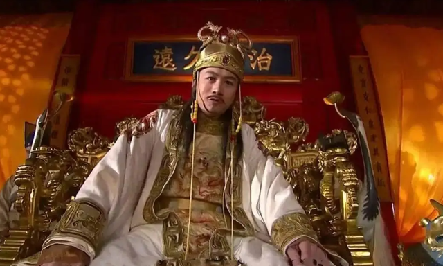 中国历史上“亡国之君”的四大特点，美国都集齐了！