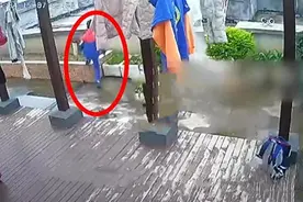 9岁男孩跳楼自杀后续：妈妈哭晕在殡仪馆，爸爸放狠话，多方发声图片