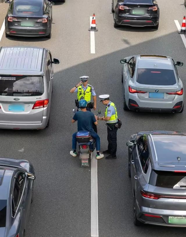 8月1日起，电动车、摩托车、三轮车上路“3禁1牌2证”，车主注意