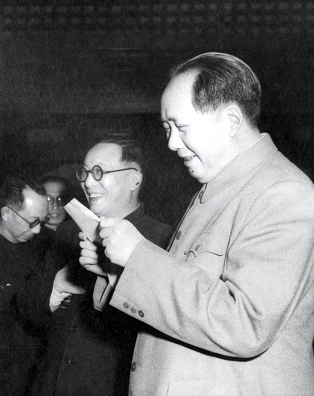 毛主席为何一生不进故宫，终生再未回延安？周总理的谈话道出实情