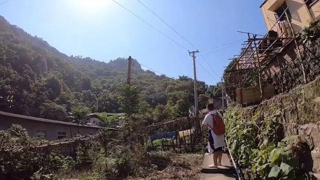 重庆北碚有座龙头山，山上有座400多年的明代老庙，叫“观音堂”