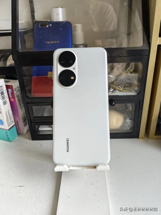 华为Pura80 Ultra对比mate70pro后台存留软件能力好多