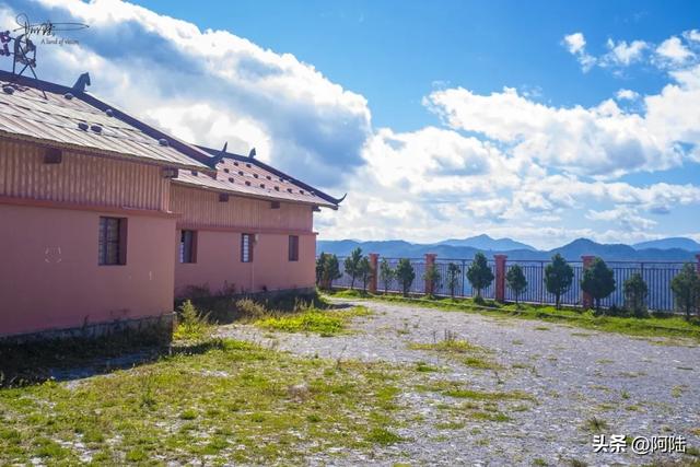 沙力旅游服务驿站曾是很完美的观景平台，可惜目前已经略显破败