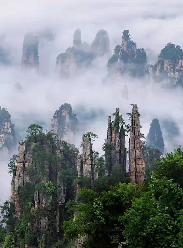 张家界峰林藏古韵 秘境有惊魂