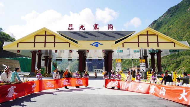 九绵高速：成都4小时直通童话世界 云端高速藏着诗与远方