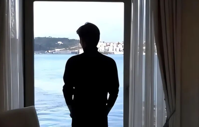 5年前，靠倒卖口罩一年赚60亿元，住5万一夜酒店的他	，如今咋样了