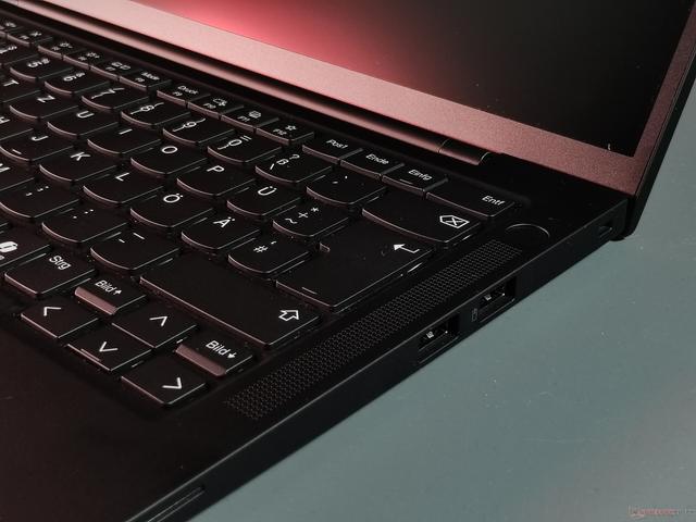 鸮点均衡：ThinkPad T14s AI 2024 锐龙版评测