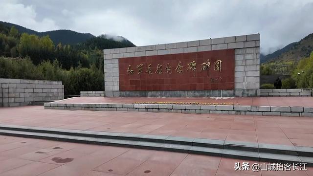四川北部的十八线小城，不仅有机场和高铁站，还有一大堆绝美景点