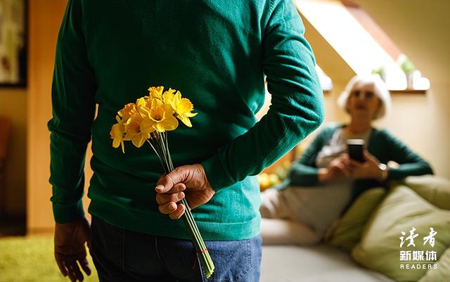 发现一个奇怪的现象：父母不在人世间， 舅舅姑姑表兄弟， 还有一些八竿子打不着的亲属， 基本就形同陌路……