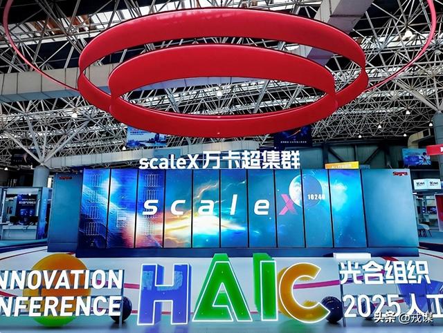 国产AI芯片真崛起了？靠堆卡硬刚英伟达，百亿市场真空被疯抢！