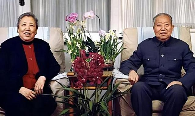 她15岁入党	，18岁和主席成亲，如今仍健在，却几乎不出来露面