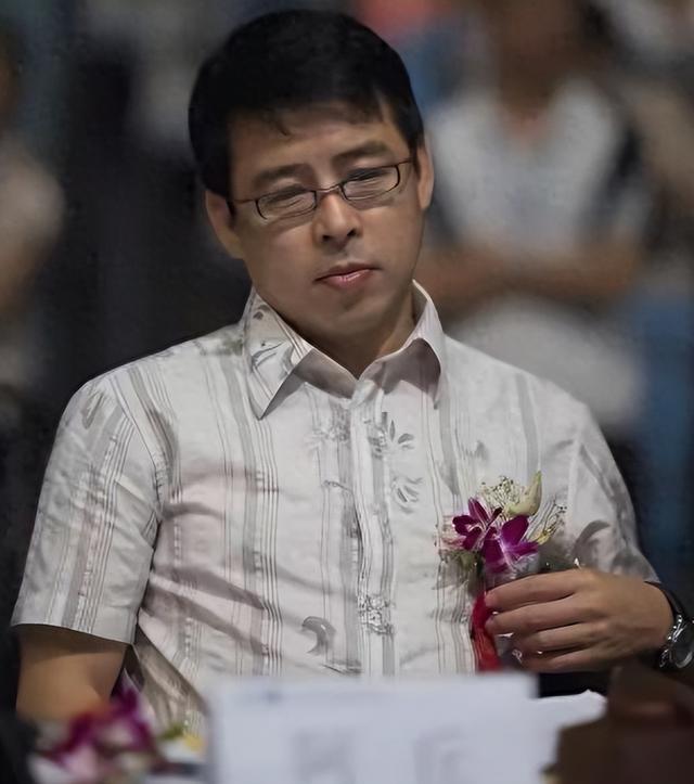 要求中国人向世界道歉	，被央视开除的阿丘，如今现状全是咎由自取