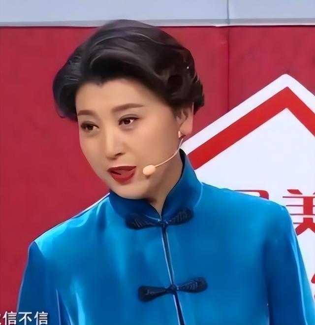 风向变了？央媒公开点名闫学晶，文案信息量大，32岁儿子也被连累