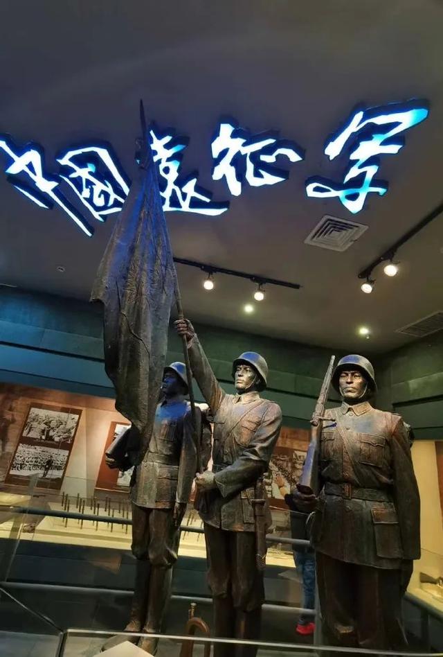 中国最昂贵的一条路，纯人力挖成，几乎没花钱，只是1公里3个墓碑