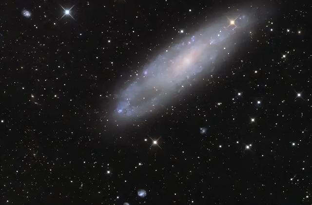 宇宙“异常轴心”难破：CMB偶极子撕开标准模型裂痕？