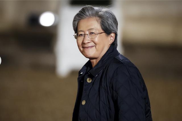 年薪4亿！美国芯片女王居然是中国人，在中国最艰难时她站了出来