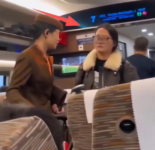 后续女子高铁堵道：知情人透原因，女子正脸被扒黑皮胖脸，已社死