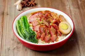 冲上热搜！高铁列车新上15款盒饭，评论区炸了！图片