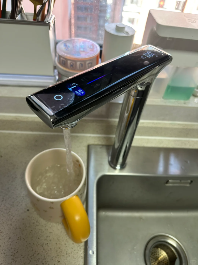 当我把家里的桶装水换成净水器，才发现二者区别太大了！建议看看