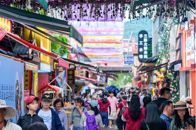Citywalk、绿道骑行、逛吃集市……解锁昆明新晋网红开合浮桥的N种玩法！快收藏，周末冲~