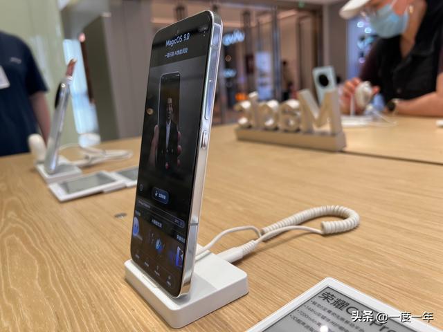 荣耀GT2系列蓄势待发：大电池+旗舰双芯同步亮相