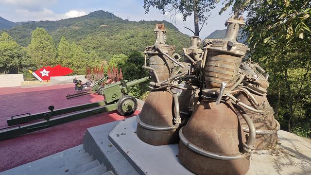 赏秋秦岭，摩旅商洛（03）打卡全国唯一“红军镇”，进入湖北境内