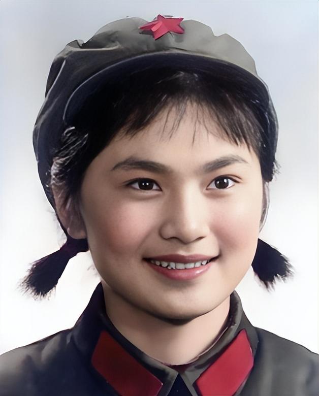 她是天生丽质的美女演员，嫁给军委副主席之子，离婚后成知名画家