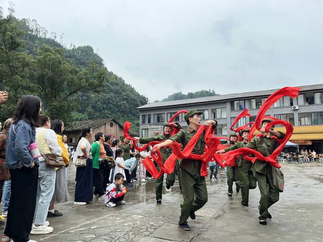 坐上蒸汽小火车，解锁难忘“双节”游
