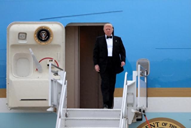 美国果然出尔反尔？特朗普喊话中国：要是不答应他的要求，就将被征收200%的关税？外交部回应意味深长