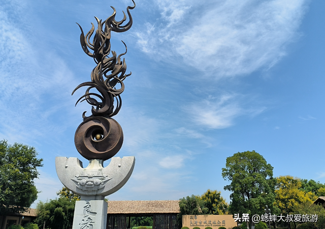 来杭州古城秋日周末发呆吧，这里可去班味撒欢儿，遛娃观鹿寻古！