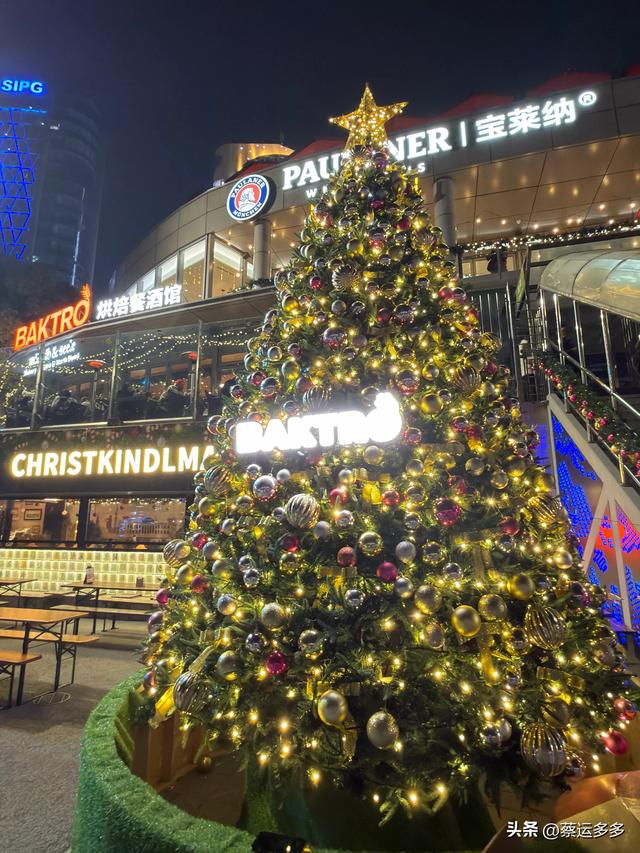 在北外滩，与圣诞和黄浦江撞个满怀